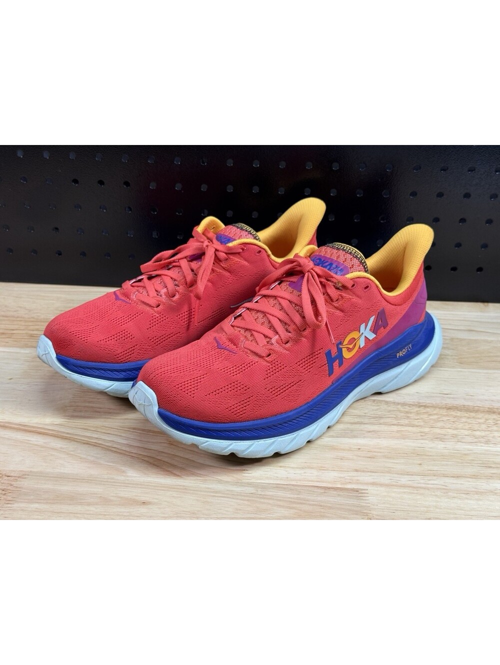 Hoka One One Mach 4 Women 9.5 Red Blue Fiesta Blazing Running Shoes 1113529 FBLN